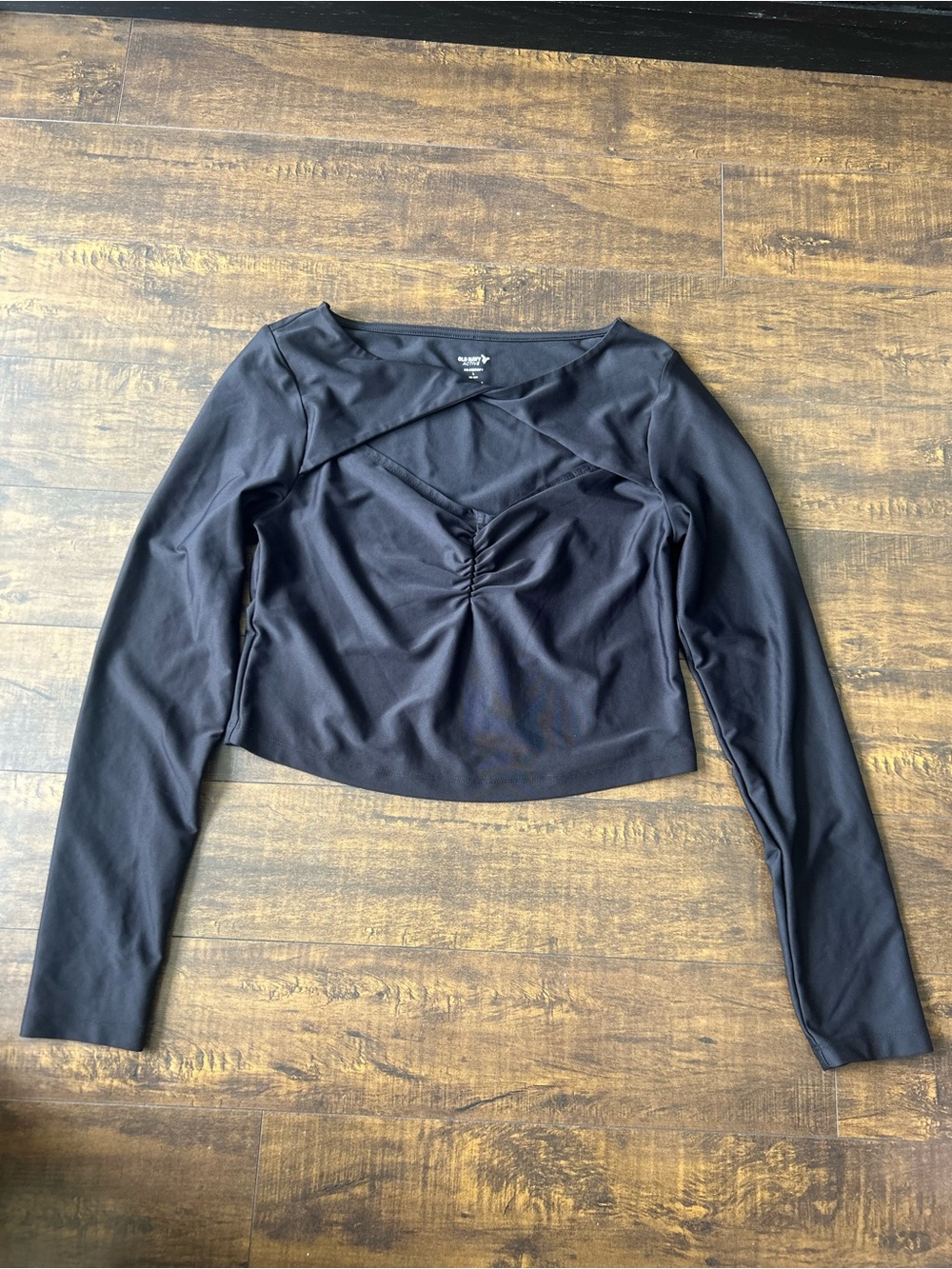 Old Navy Black Long-Sleeve Ruched Crop Top